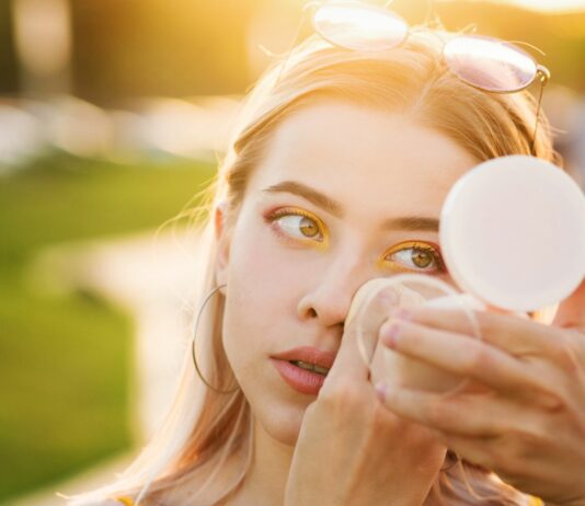 Make-up, który przetrwa największe upały – triki wizażystów