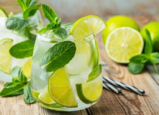 Arbuz, mięta i elektrolity – co pić, by nie odwodnić się w upały?