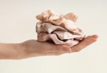 Silk Girl Era – dlaczego warto spać w jedwabnej opasce i na jedwabnej poduszce?