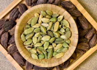 Letnie przyprawy, które wspierają trawienie — imbir, kardamon, mięta