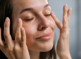 Domowe spa dla twarzy – co zrobić w 30 minut, by wyglądać jak po zabiegu?