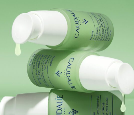 Rewolucja w pielęgnacji skóry z niedoskonałościami: Caudalie przedstawia nową generację Serum Vinopure