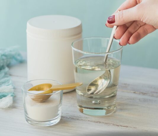 Napój kolagenowy DIY – przepis, który działa jak beauty shot za 100 zł