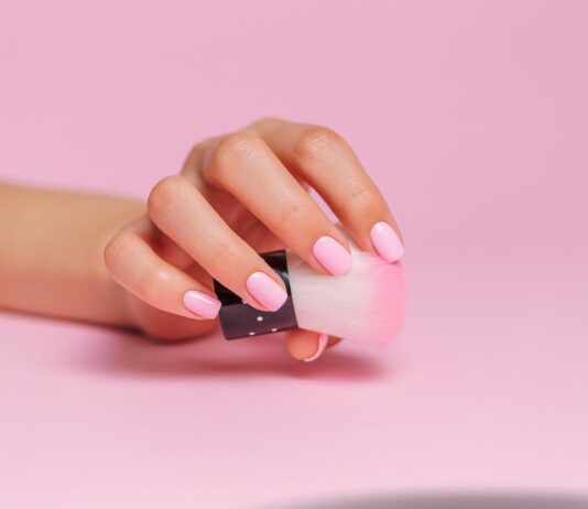 Baza wzmacniająca, która sprawia, że paznokcie rosną jak szalone