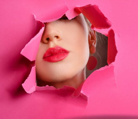 Tinty z efektem second skin – zero klejenia, maksimum koloru