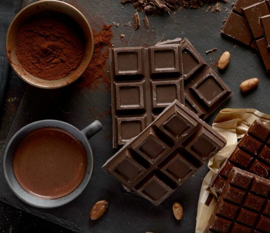 Dlaczego jesienią częściej mamy ochotę na czekoladę? Odpowiedź zaskakuje