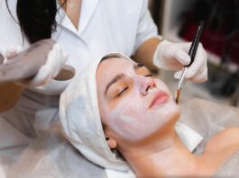 Czy kwasy naprawdę zastąpią Ci peeling mechaniczny? Jesienny poradnik peelingów