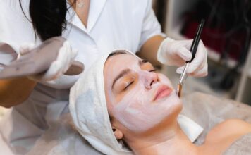 Czy kwasy naprawdę zastąpią Ci peeling mechaniczny? Jesienny poradnik peelingów