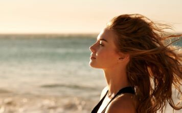 Jak ratować włosy po lecie – rytuały regeneracyjne z keratyną, olejkami i proteinami