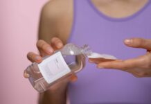 Toniki i esencje, które uspokajają skórę i przywracają balans