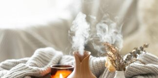 Jesienne zapachy w domu: świeca vs. dyfuzor — co jest zdrowsze?