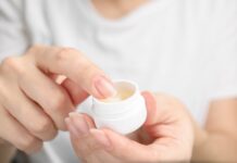 1 produkt, 3 zastosowania: wazelina i lanolina na usta, skórki i brwi