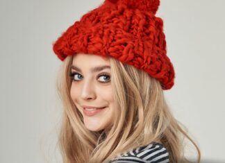 Jak dbać o włosy pod czapką? Fryzury, kosmetyki i patenty, które ratują objętość