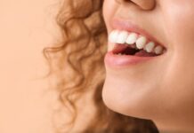 Kawa, wino, cola: które napoje najbardziej barwią szkliwo i jak temu przeciwdziałać?