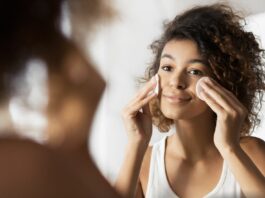 Makijaż w święta? Super. Tylko zmyj go jak ekspertka: rutyna 5 minut, która ratuje cerę