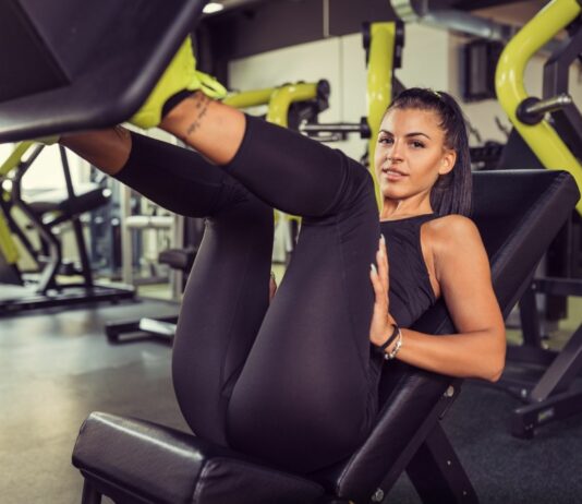 Poliester w legginsach – dlaczego potrafi zniszczyć komfort i… skórę?