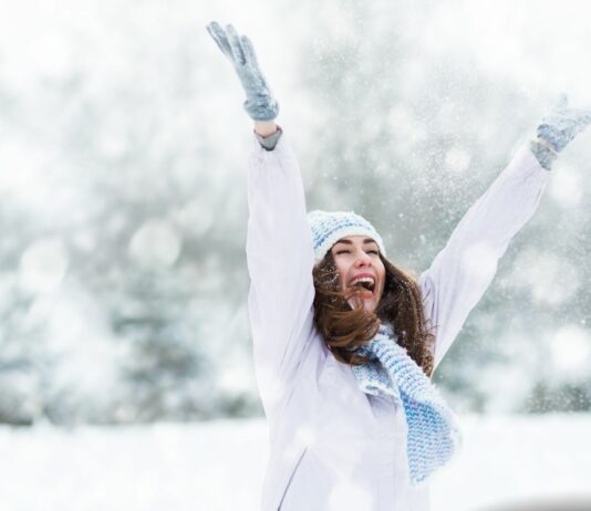 Skóra po świętach: 7 rzeczy, które pogarszają stan cery bardziej niż czekolada