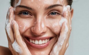 Zimowy rytuał w duecie: olejek i pianka Caudalie, które rozpieszczają skórę