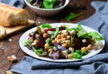 Sałatka świąteczna, którą każdy pyta o przepis (i nie ma w niej majonezu)