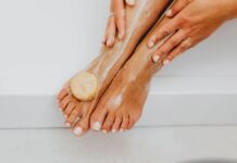 Suche stopy vs potliwe stopy: dwie różne rutyny, jeden częsty błąd