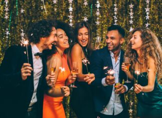 Makijaż, który przetrwa Sylwestra: 7 trików