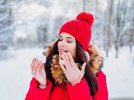 Zimowy trądzik? Tak, to możliwe. Dlaczego skóra jednocześnie się przesusza i „zapycha”