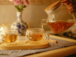 Herbaty na zaskórniki i stany zapalne. Co warto mieć w kuchni?