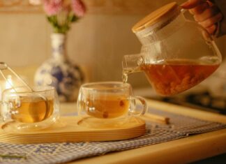 Herbaty na zaskórniki i stany zapalne. Co warto mieć w kuchni?