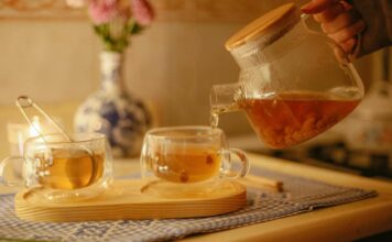 Herbaty na zaskórniki i stany zapalne. Co warto mieć w kuchni?