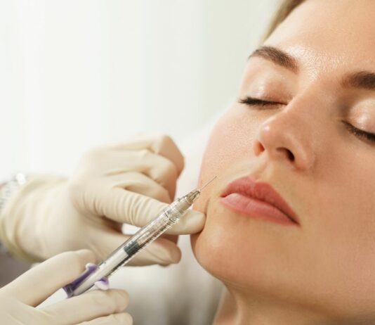 Medycyna estetyczno-naprawcza tylko dla lekarzy. Co naprawdę zmienia komunikat MZ ze stycznia 2026