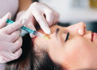 Dlaczego w 2026 roku wybieramy biostymulację zamiast wypełniaczy?