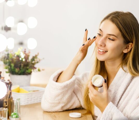 Czy skóra może się „przyzwyczaić” do kosmetyków? Dermatolog odpowiada