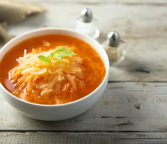 Młoda kapusta to hit wiosny – wspiera jelita i poprawia wygląd skóry