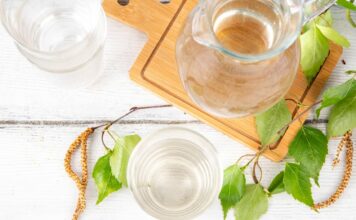 Dlaczego sok z brzozy i pokrzywy to najsilniejszy duet na wiosenny reset?