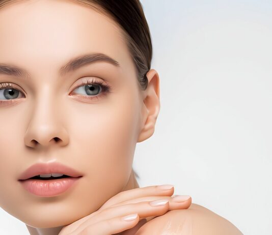 Jak przywrócić skórze healthy glow?Postaw na rozświetlająco-nawilżającą pielęgnację od Candid w dwóch wiosennych krokach!