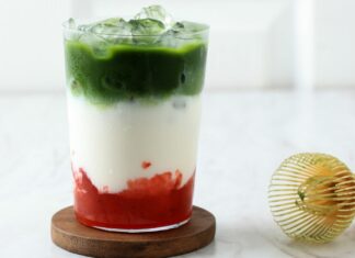 Lodowa matcha truskawkowa. Napój, który przejął TikToka