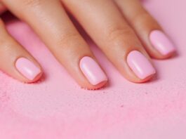 Mydełkowe paznokcie podbijają salony. Dlaczego soap nails stały się największym trendem manicure?