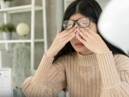 Zmęczenie, mgła mózgowa i problemy z koncentracją. Co może stać za tymi objawami?